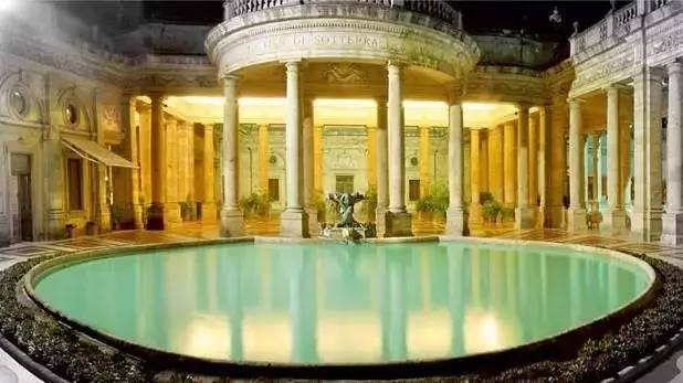 想去云浮市旅游，有什么推荐入住的高级酒店？（云浮玩水哪里好）