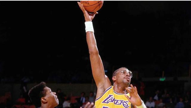 nba最强球员十大排名nba最强球员十大排名图片