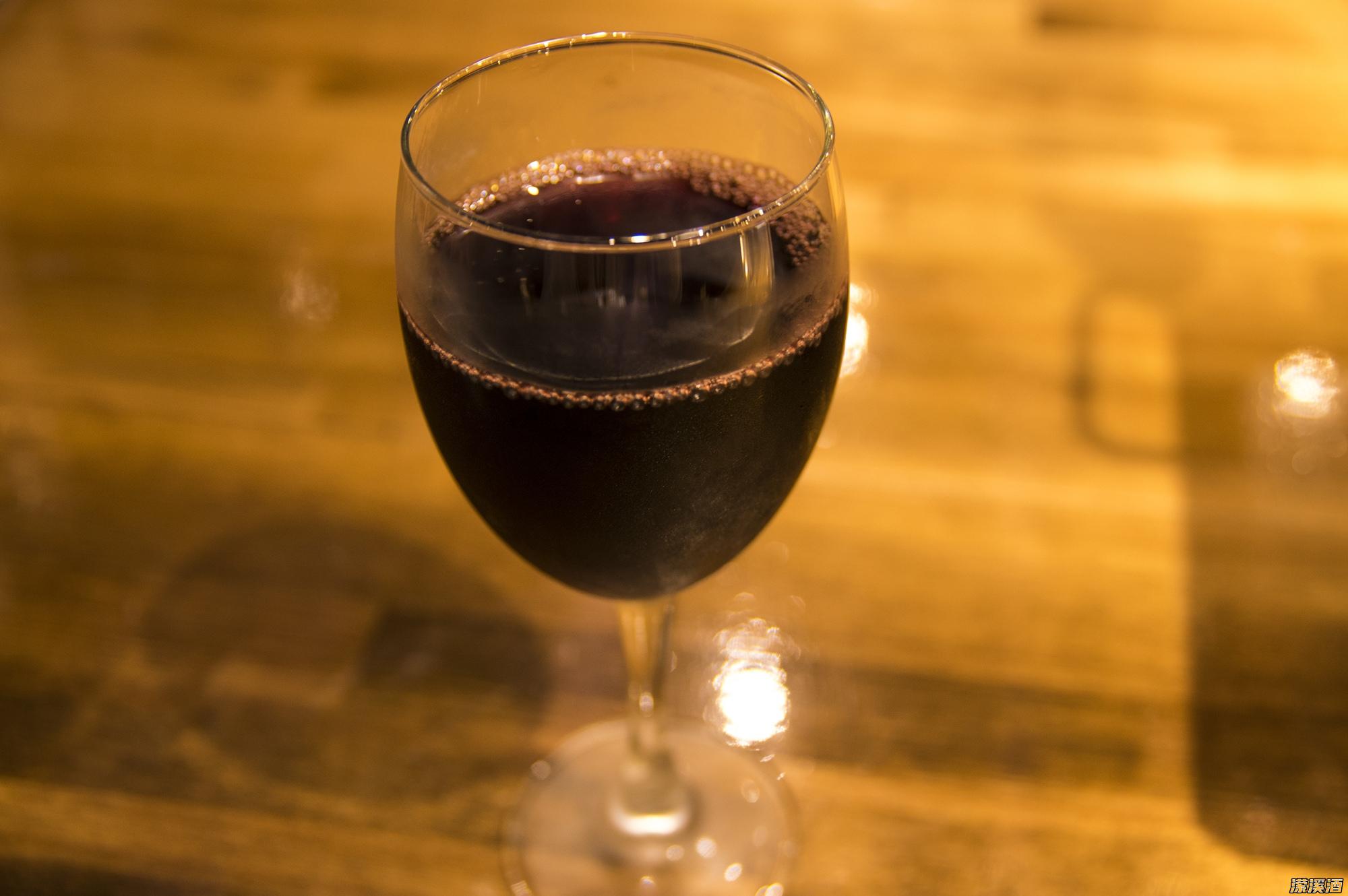 葡萄酒是如何有助于降低高血压的呢？